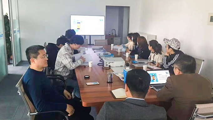 團(tuán)隊(duì)會(huì)議現(xiàn)場(chǎng)